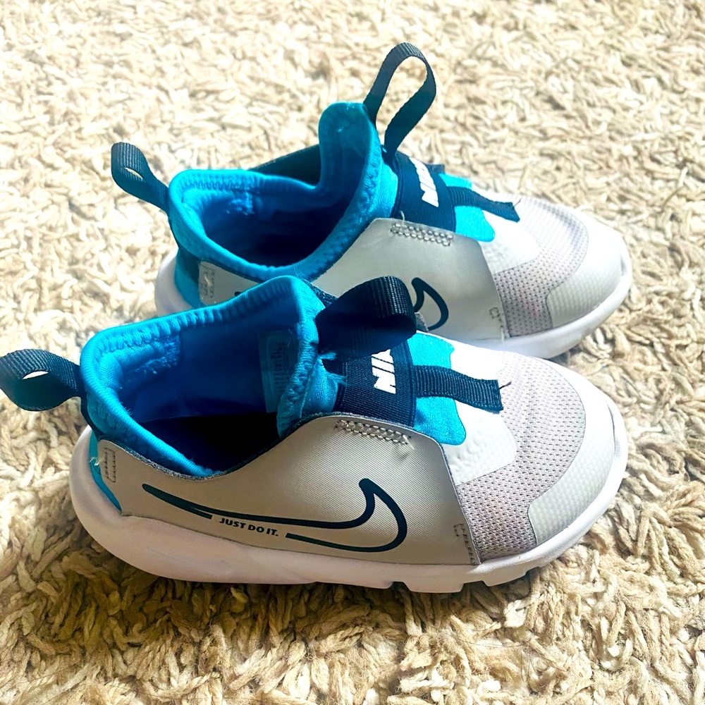 Nike Flex Runner Toddler 9C gently used